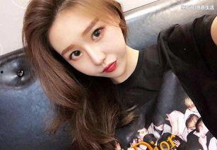 抖音上吃瓜女网红,揭秘网红圈幕后故事，带你领略网络红人的真实生活！”  第2张